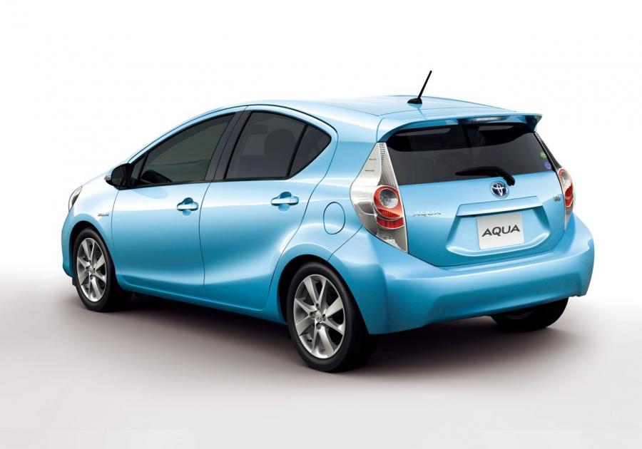  Toyota Prius C 2011 года  (фото 2 из 37)